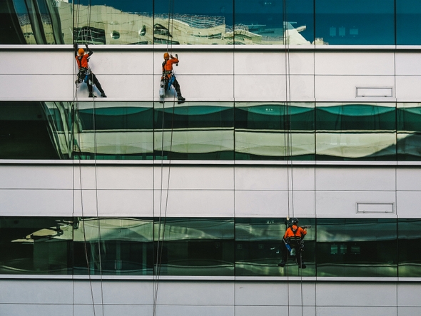 Window cleaners in Lisboa, Portugal